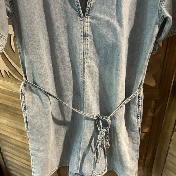 Frame Caftan Dress in Breezy - Picture 7 of 11